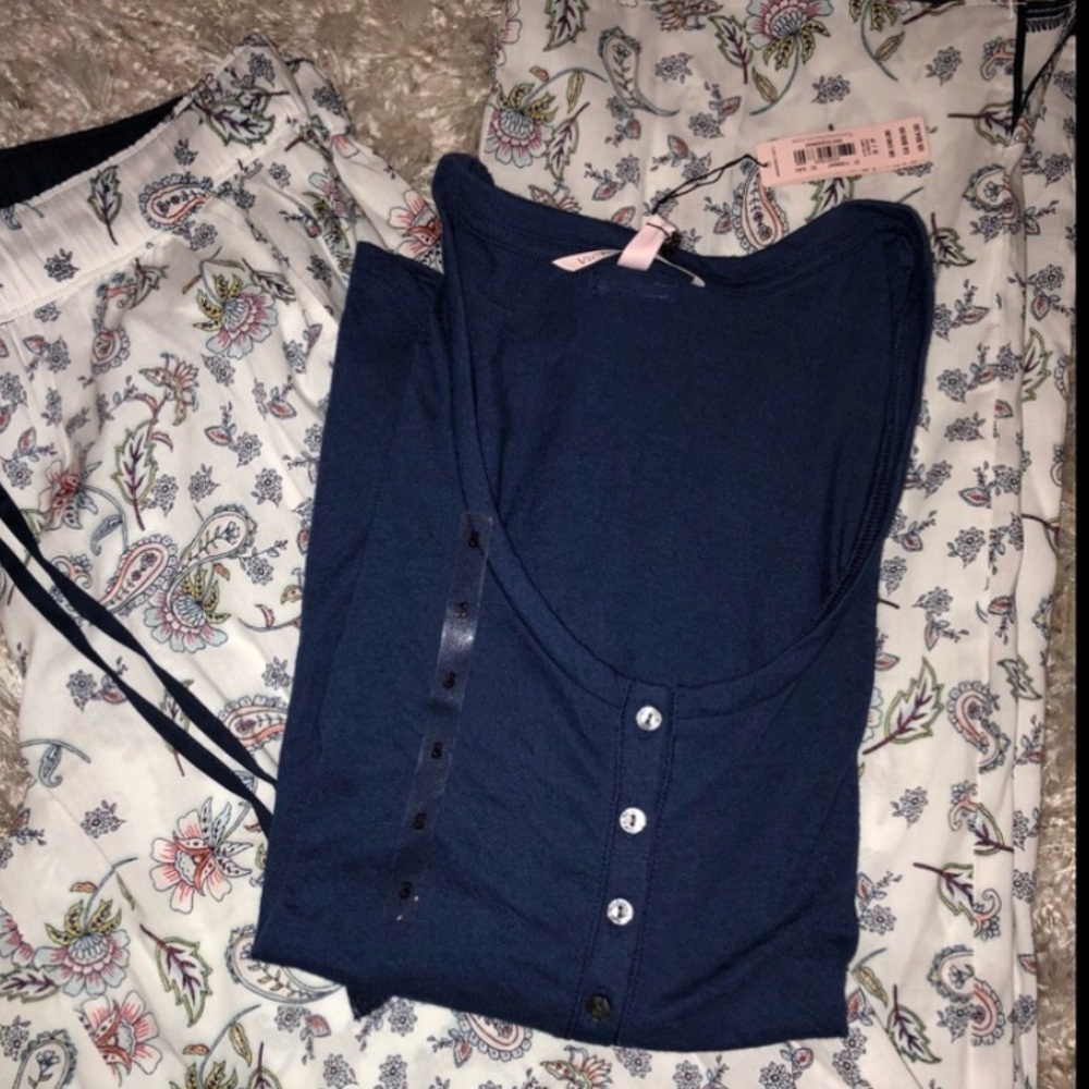Victoria Secret PJ with tags Paisley white